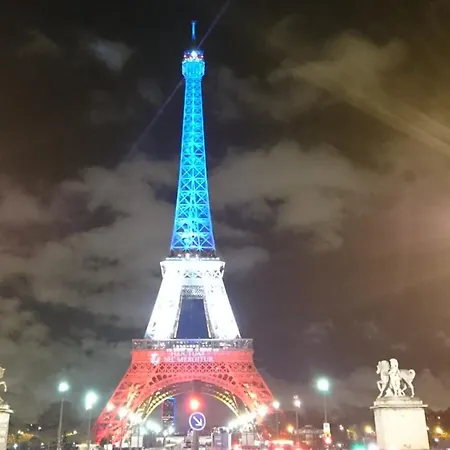 In Eiffel Tower & Champs Elysees بيت للعطل *