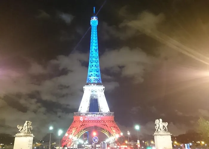 In Eiffel Tower & Champs Elysees بيت للعطل *