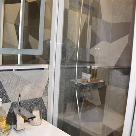 Holiday home In Eiffel Tower & Champs Elysees Paris