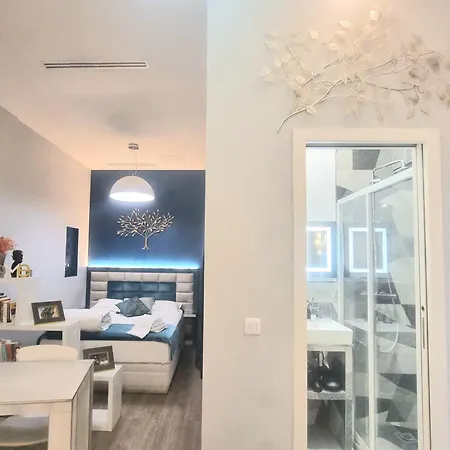 Holiday home In Eiffel Tower & Champs Elysees Paris